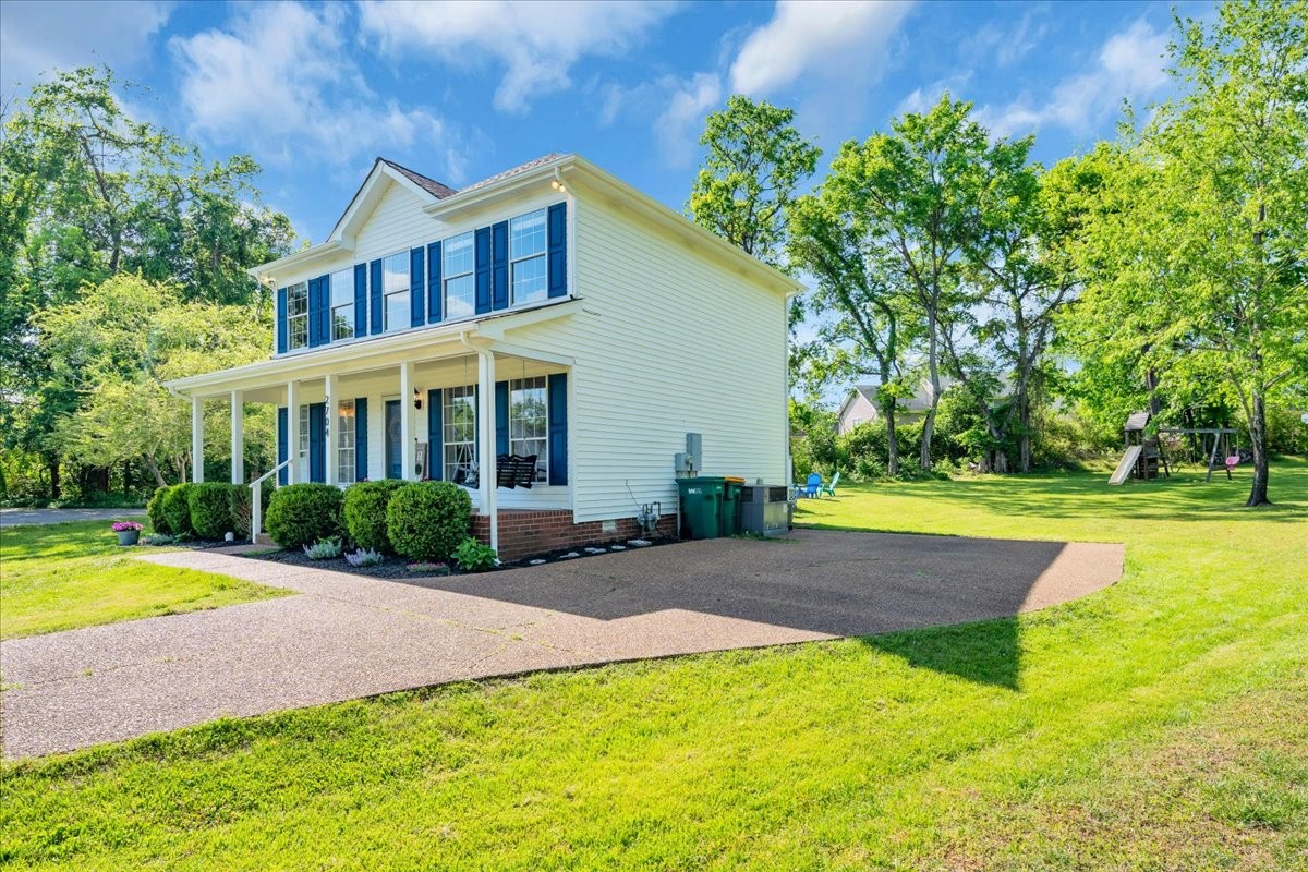 2704 Cash Court Thompsons Station TN 37179