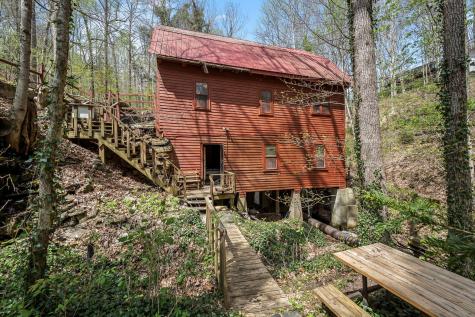 1195 Shipman Creek Road Wartrace TN 37183
