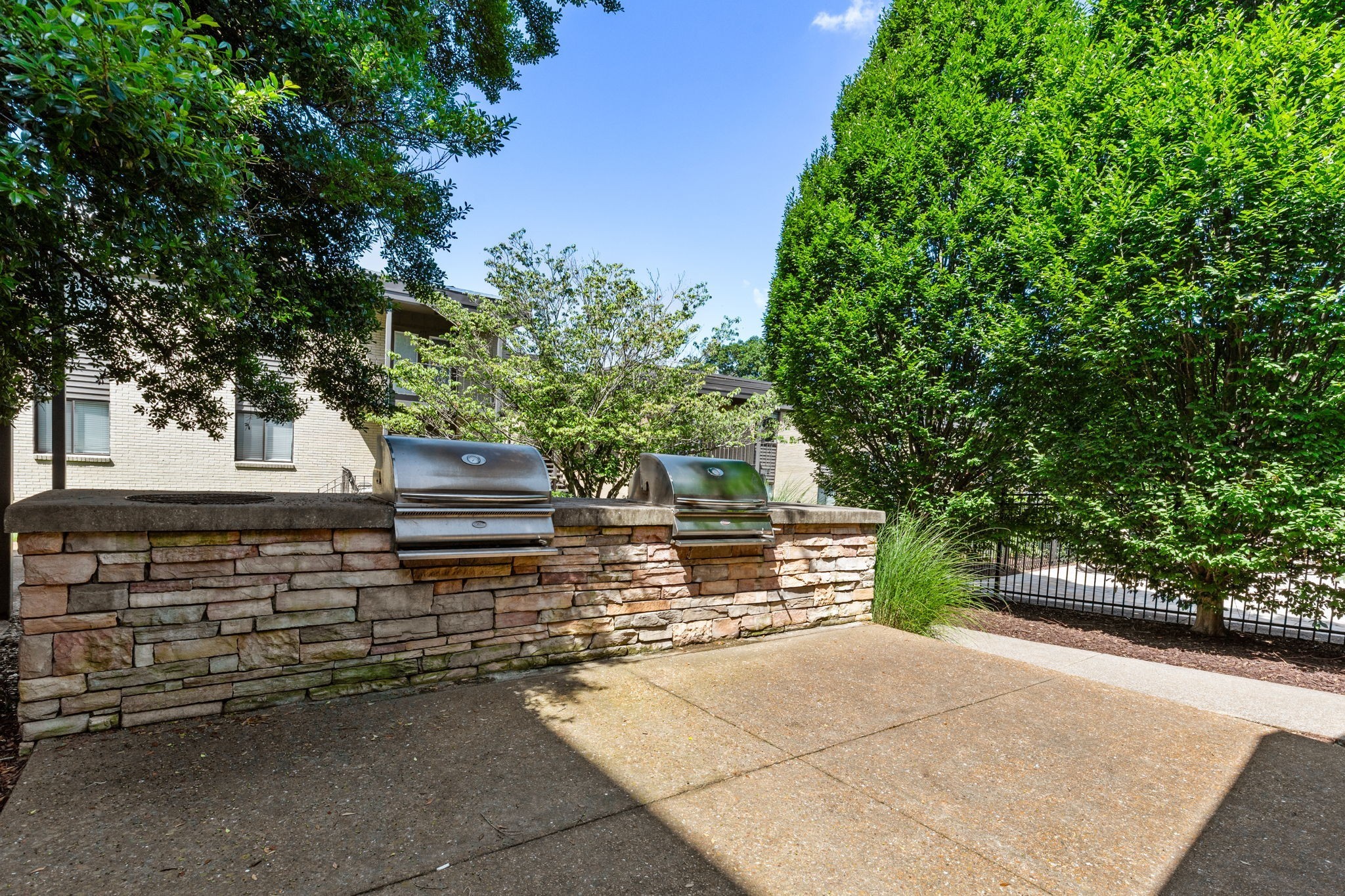 6680 Charlotte Pike Nashville TN 37209