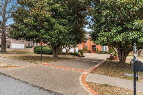 126 N Country Club Drive Hendersonville TN 37075