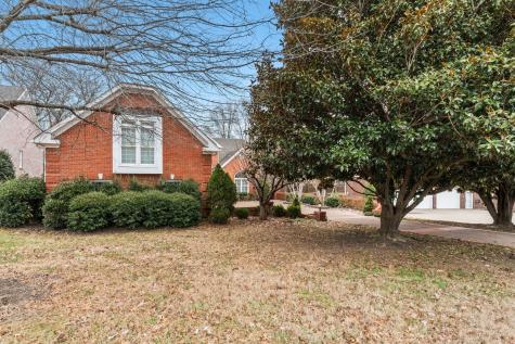 126 N Country Club Drive Hendersonville TN 37075