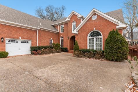 126 N Country Club Drive Hendersonville TN 37075