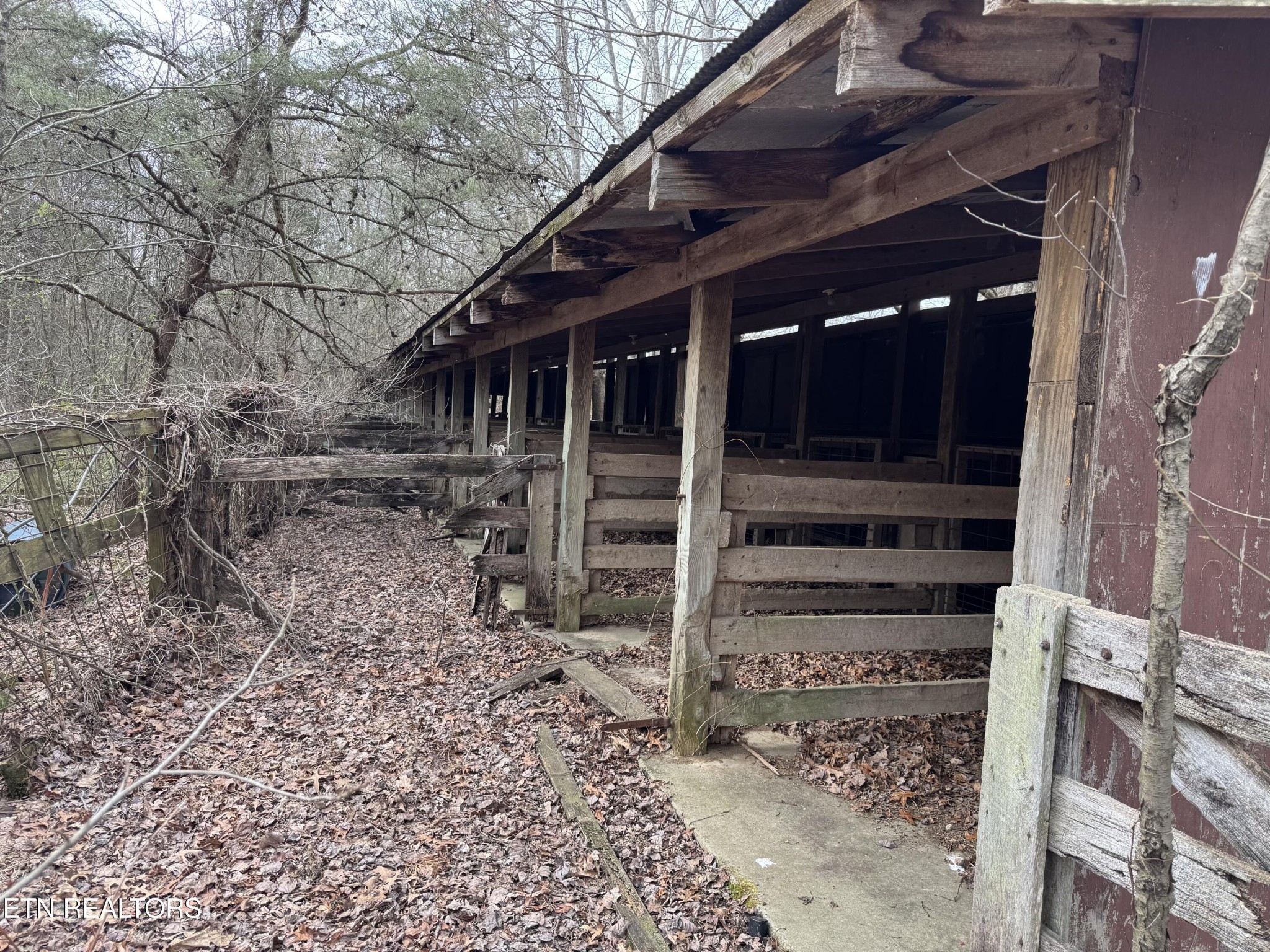 1261 Roanoke Road Jamestown TN 38556