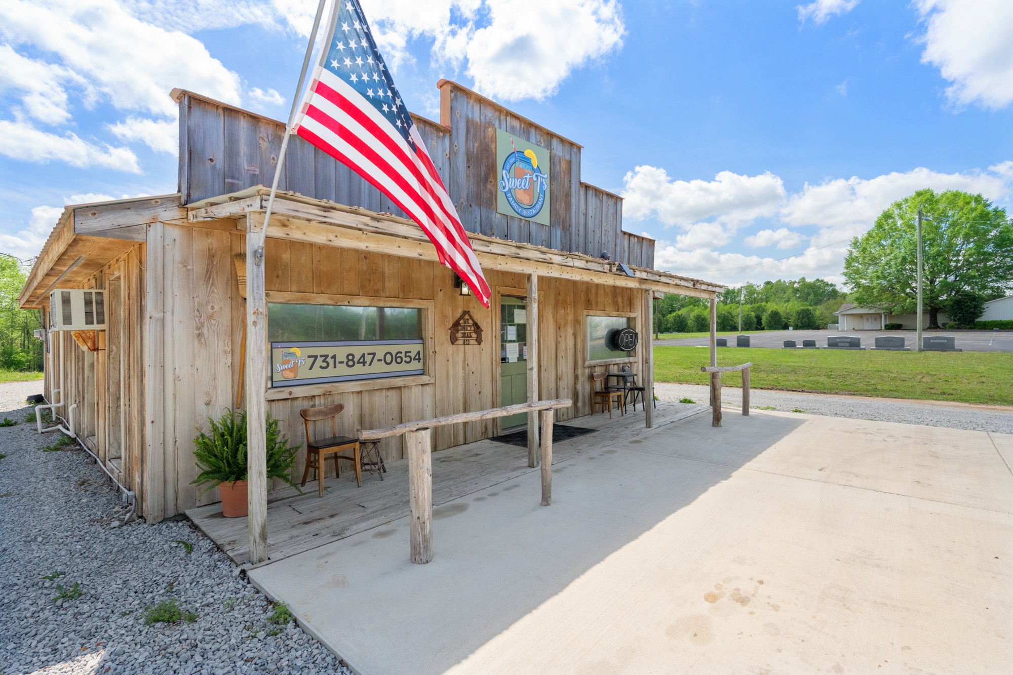 2598 Tn Ave, N Parsons TN 38363