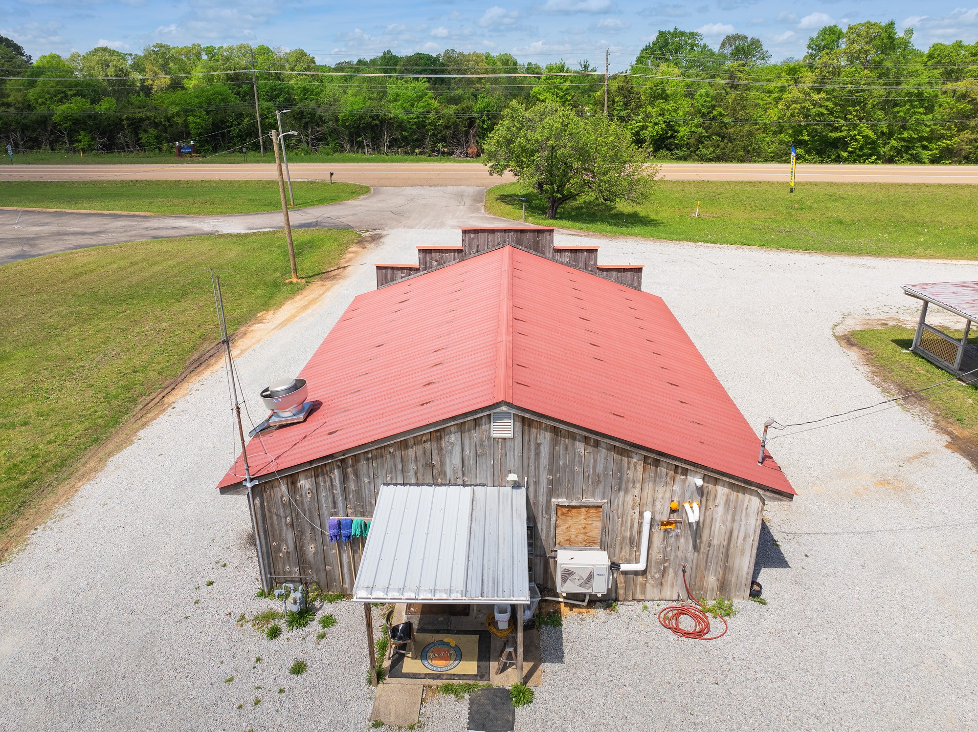 2598 Tn Ave, N Parsons TN 38363