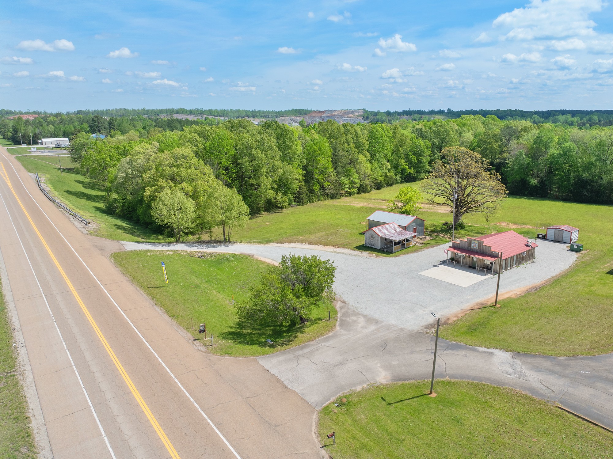 2598 Tn Ave, N Parsons TN 38363