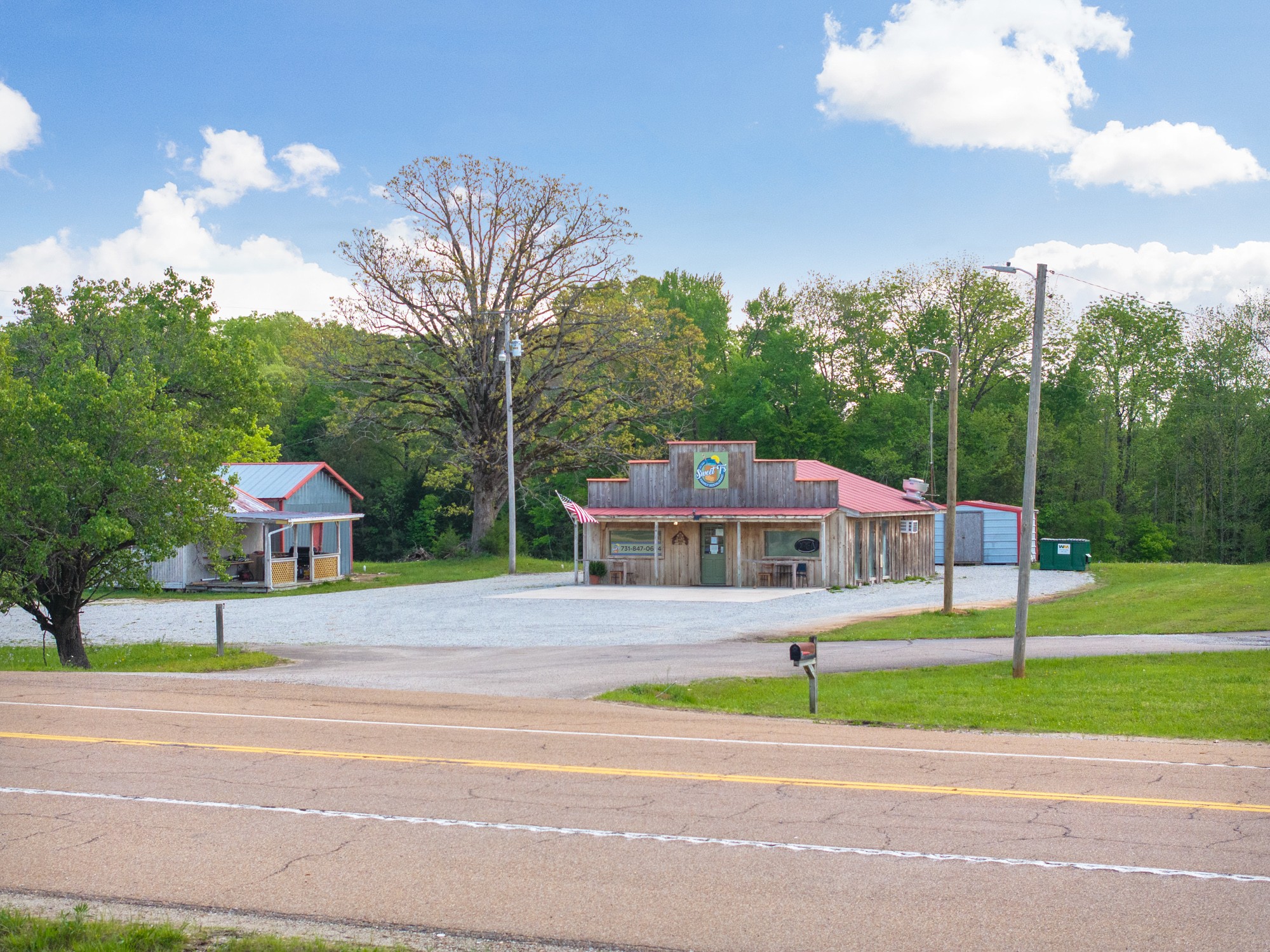 2598 Tn Ave, N Parsons TN 38363