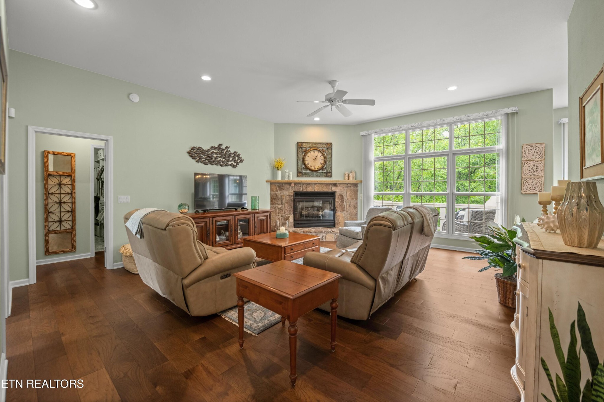 12 Dewsbury Terrace Crossville TN 38558