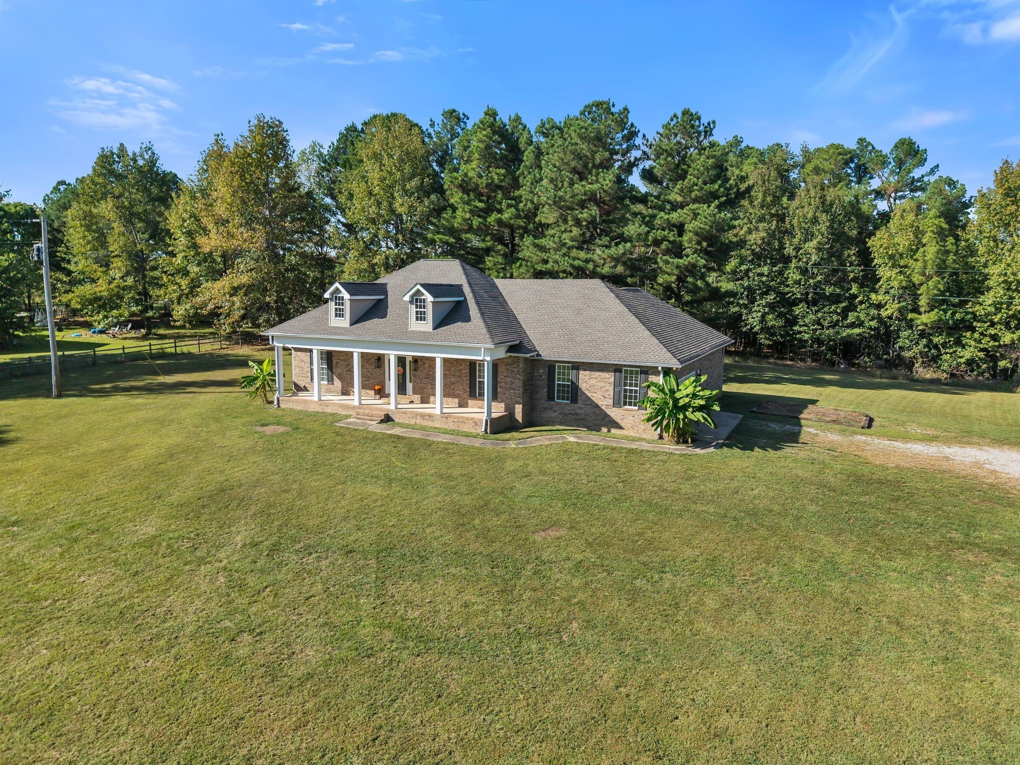 2044 Old Blacktop Road Mc Ewen TN 37101