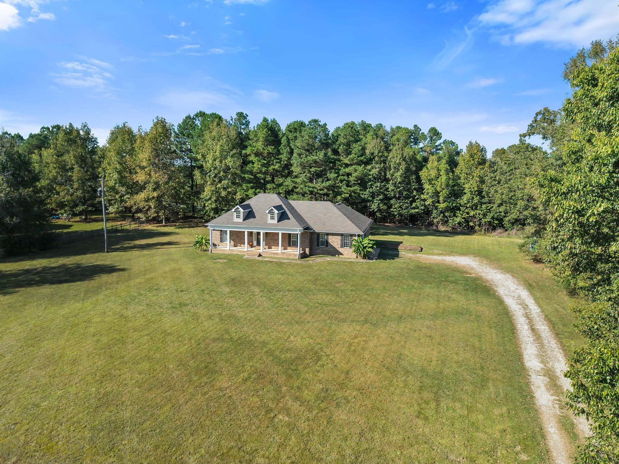 2044 Old Blacktop Road Mc Ewen TN 37101