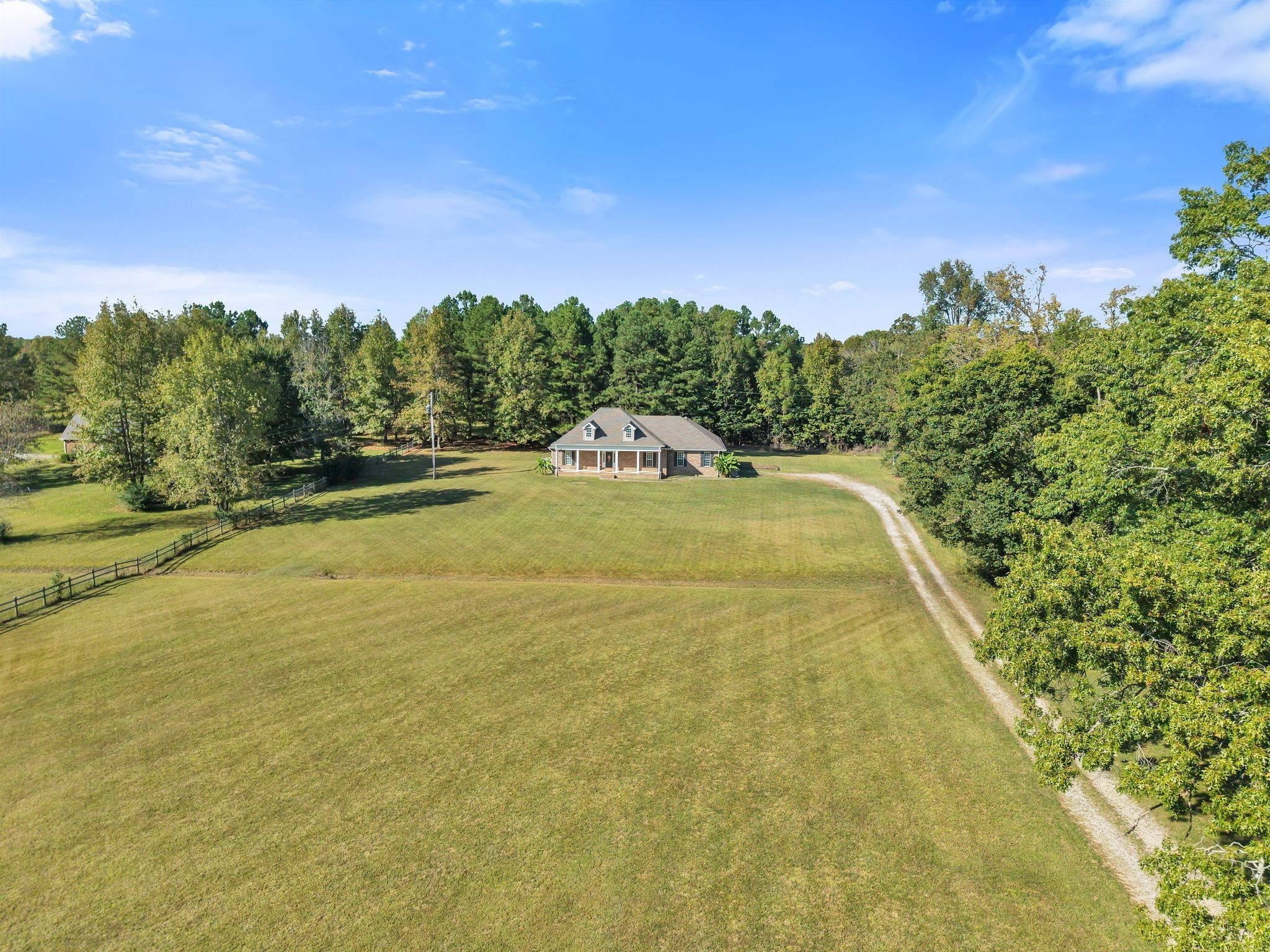 2044 Old Blacktop Road Mc Ewen TN 37101