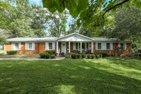12111/2 Whitney Drive Columbia TN 38401