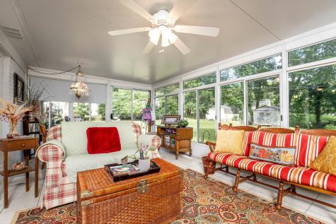 12111/2 Whitney Drive Columbia TN 38401