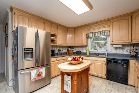 12111/2 Whitney Drive Columbia TN 38401