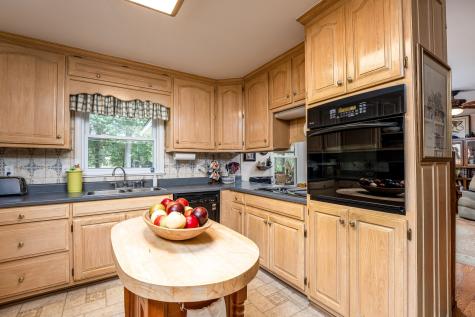 12111/2 Whitney Drive Columbia TN 38401