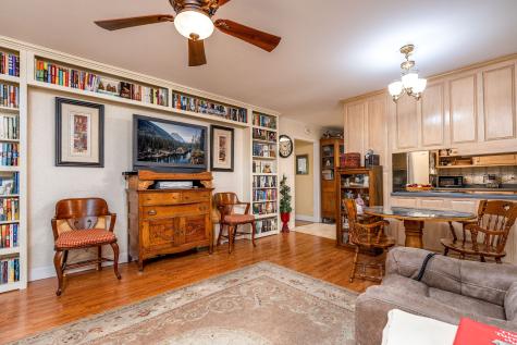 12111/2 Whitney Drive Columbia TN 38401