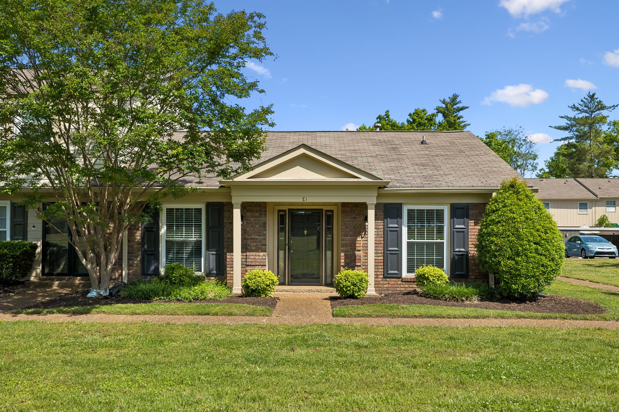 8207 Sawyer Brown Road Nashville TN 37221