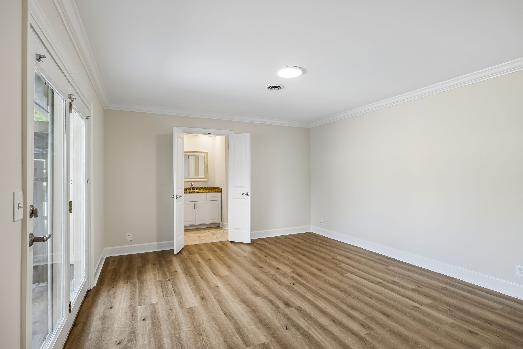 8207 Sawyer Brown Road Nashville TN 37221