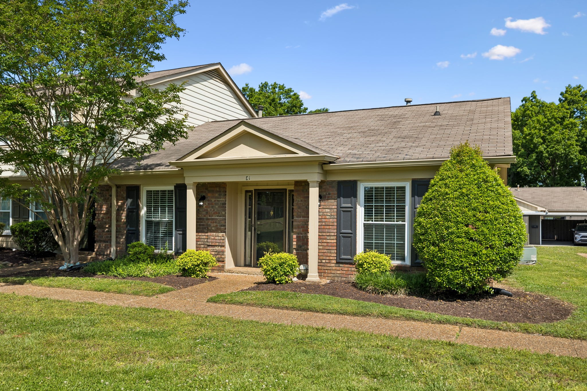 8207 Sawyer Brown Road Nashville TN 37221
