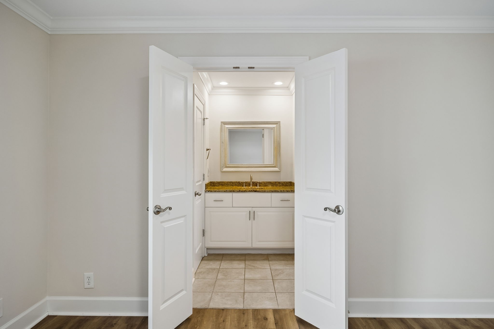 8207 Sawyer Brown Road Nashville TN 37221