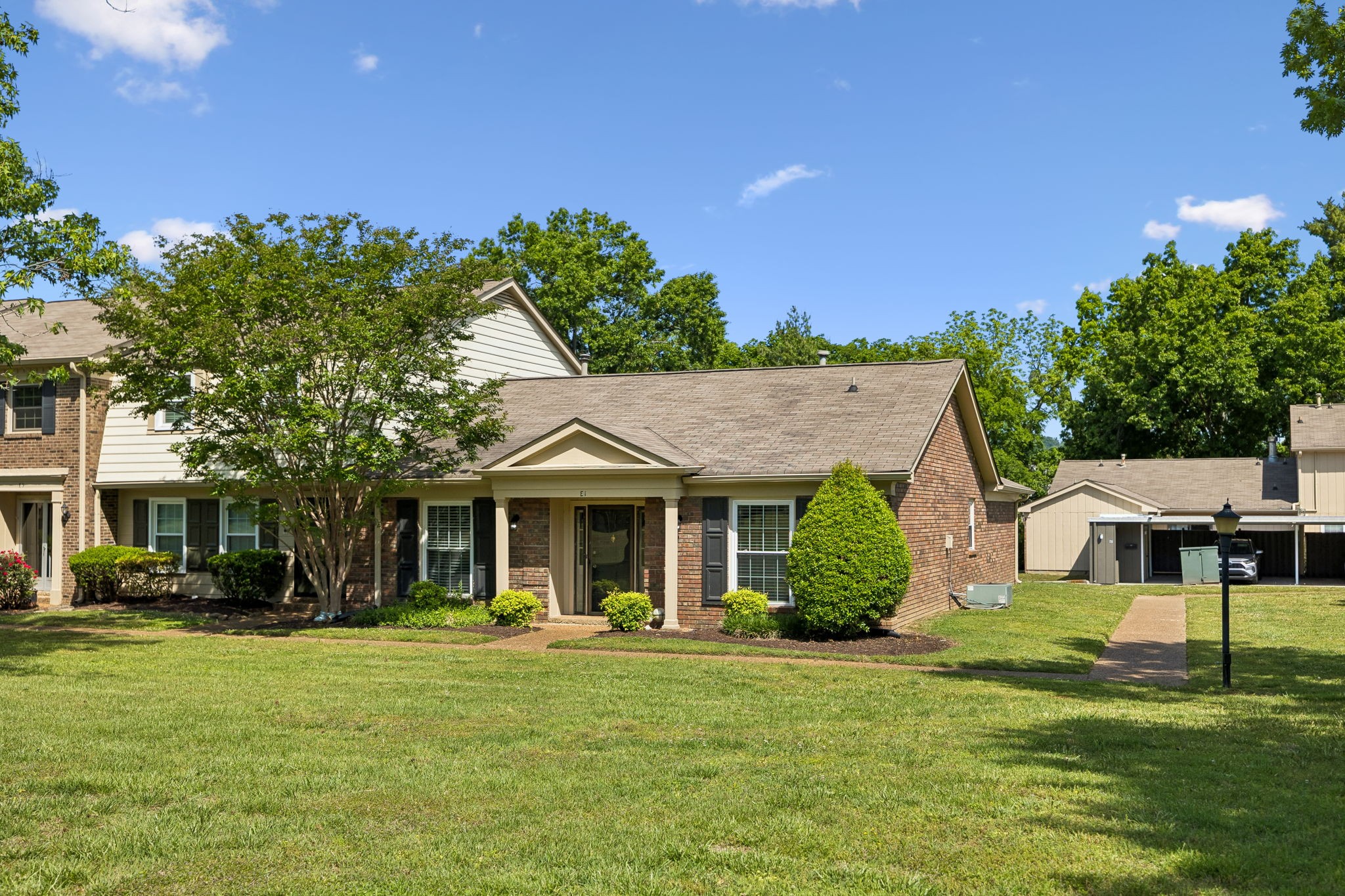 8207 Sawyer Brown Road Nashville TN 37221