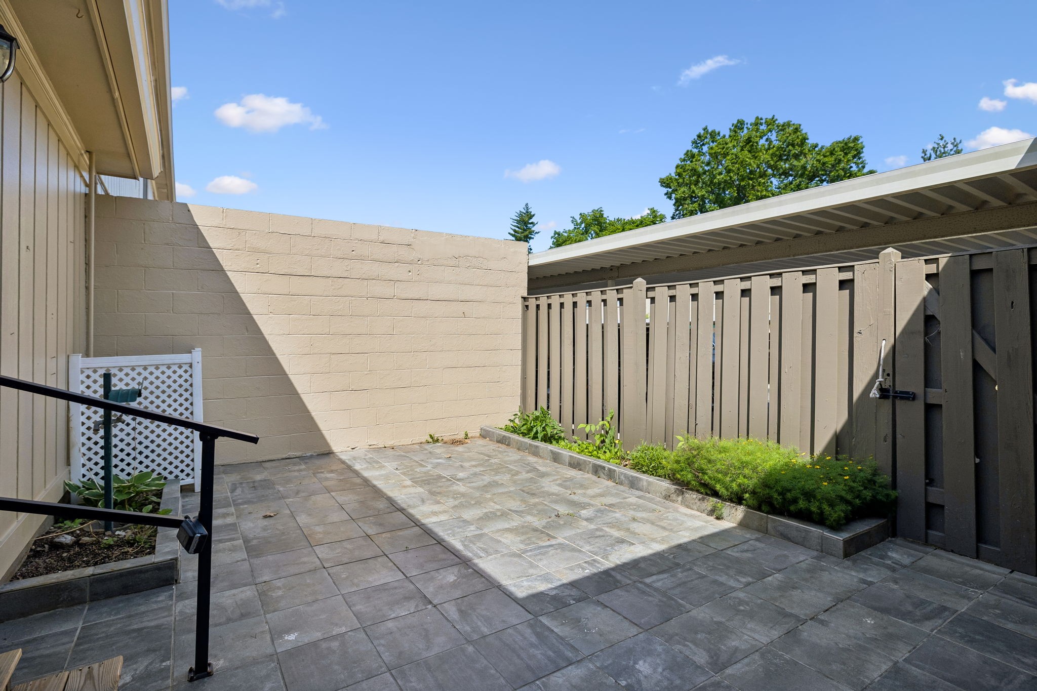8207 Sawyer Brown Road Nashville TN 37221