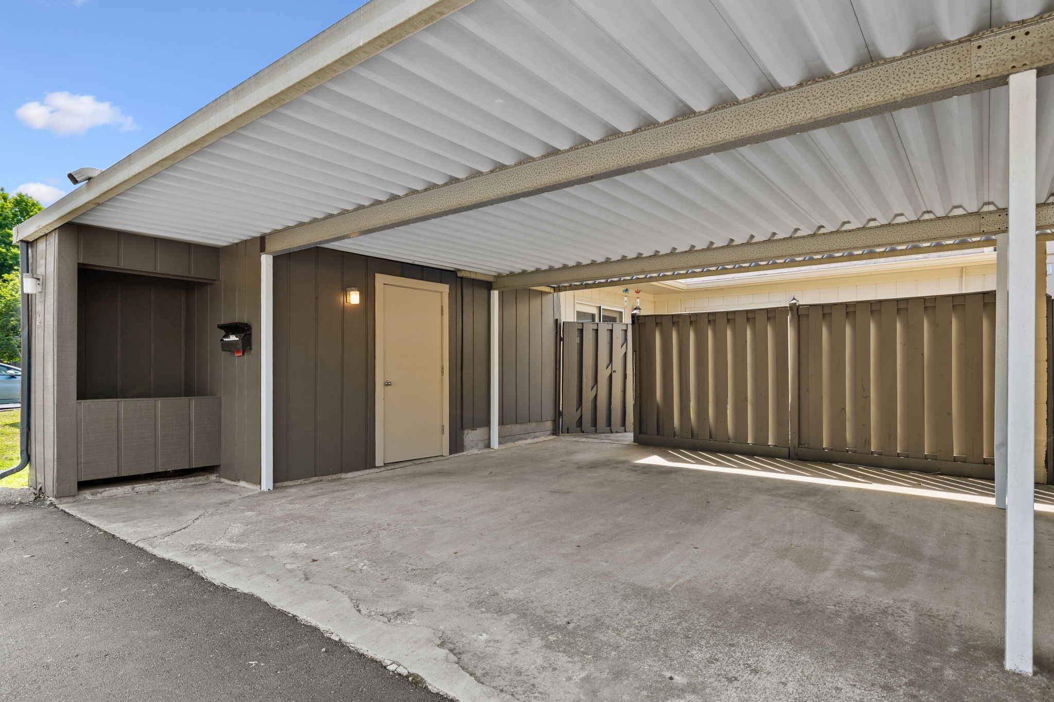 8207 Sawyer Brown Road Nashville TN 37221