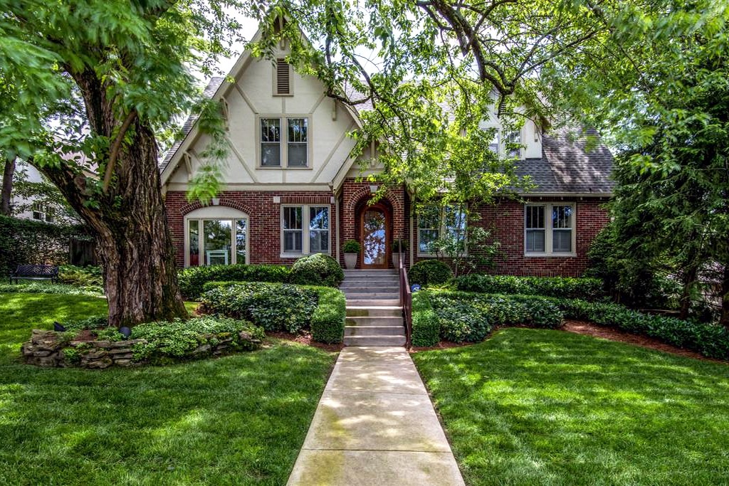 2617 Barton Nashville TN 37212