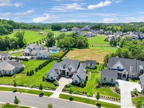 8162 Heirloom Boulevard College Grove TN 37046