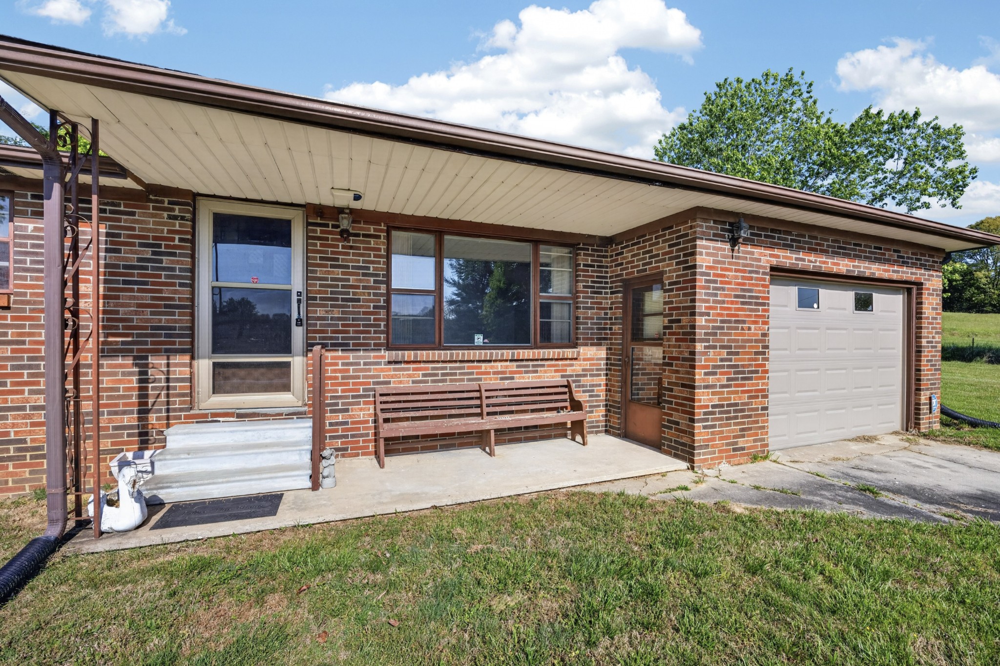 1018 New Hope Road Hilham TN 38568