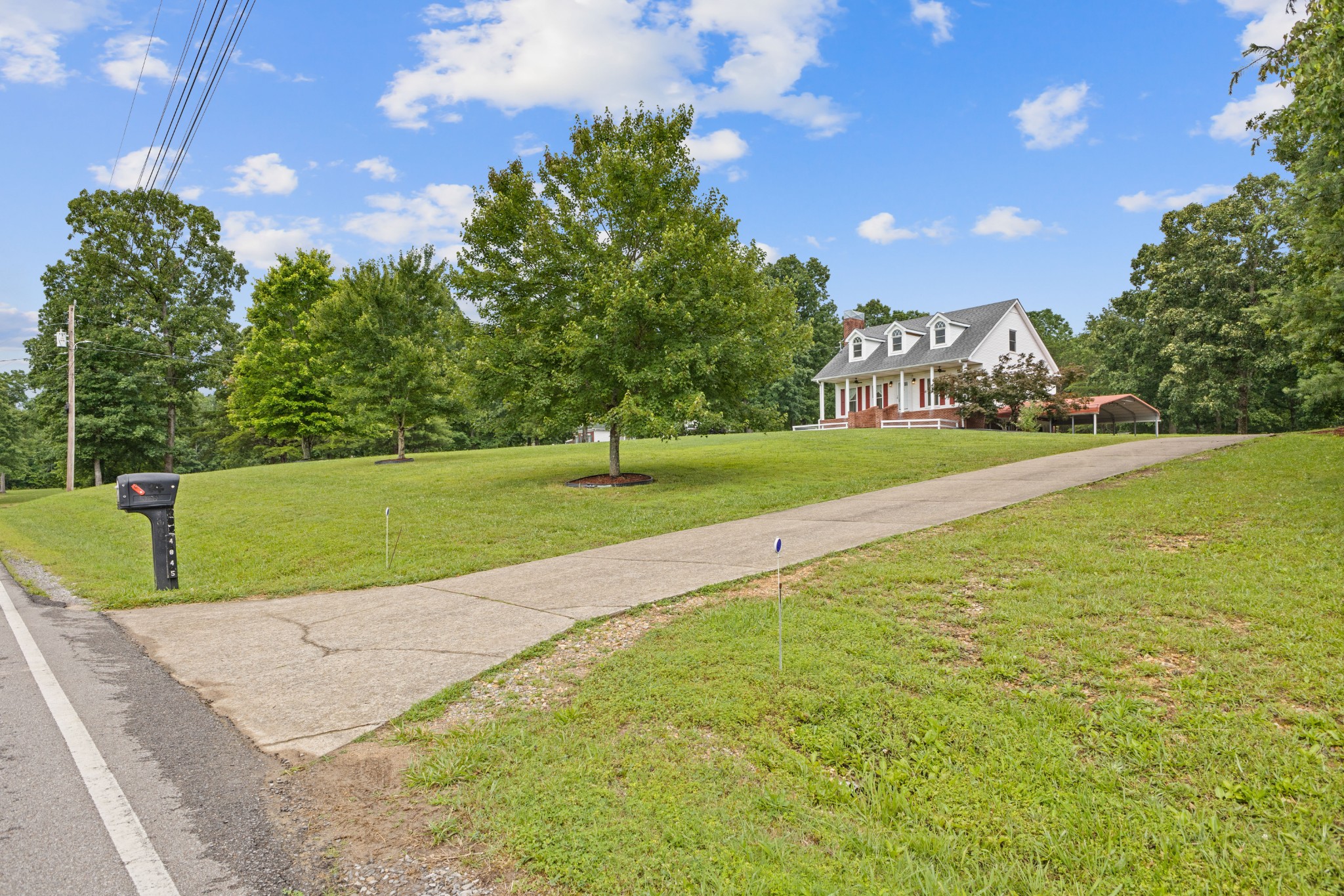 4045 Old Nashville Highway Mc Ewen TN 37101