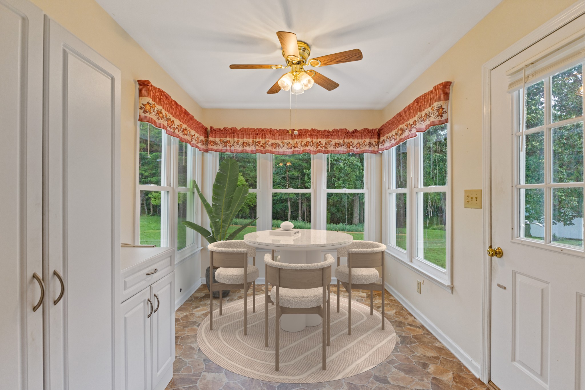 4045 Old Nashville Highway Mc Ewen TN 37101