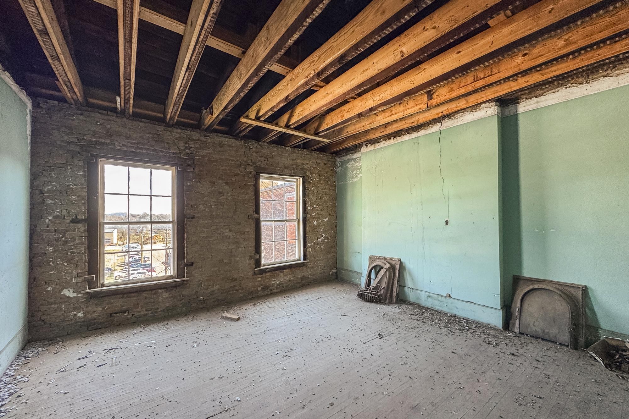 706 N Main Street Columbia TN 38401