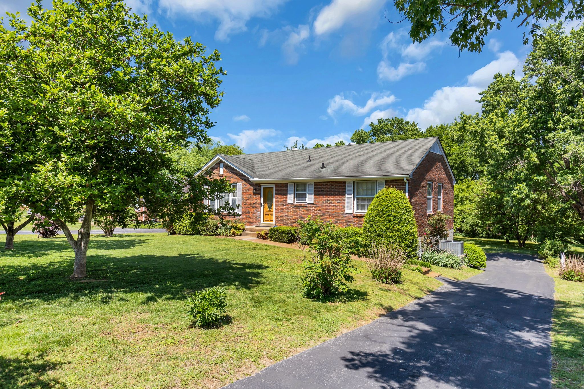 2128 Elm Hill Pike Nashville TN 37210