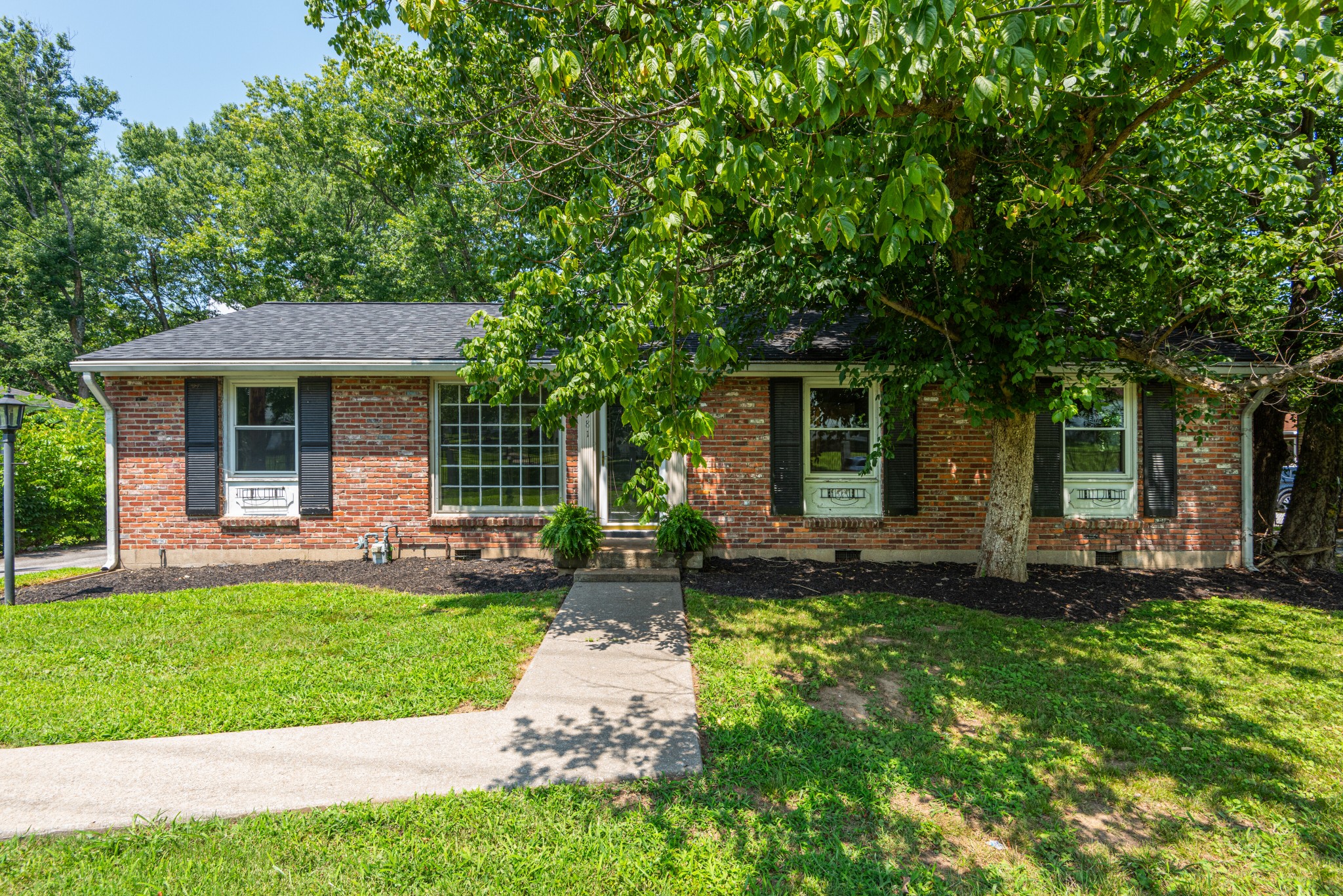 4981 Edmondson Pike Nashville TN 37211
