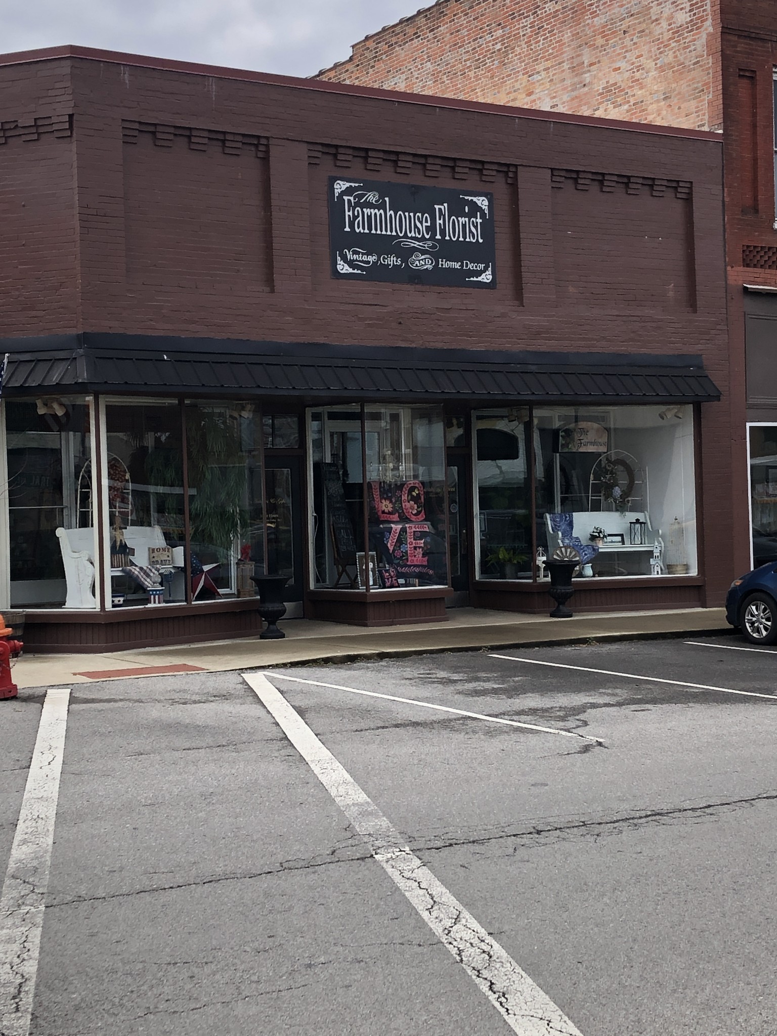 102 S Public Square Centerville TN 37033