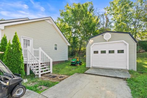 1027 Woodbrier Lane Greenbrier TN 37073