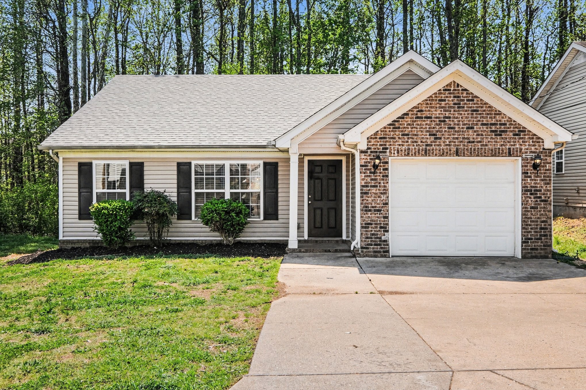 1375 E Nir Shreibman Boulevard La Vergne TN 37086