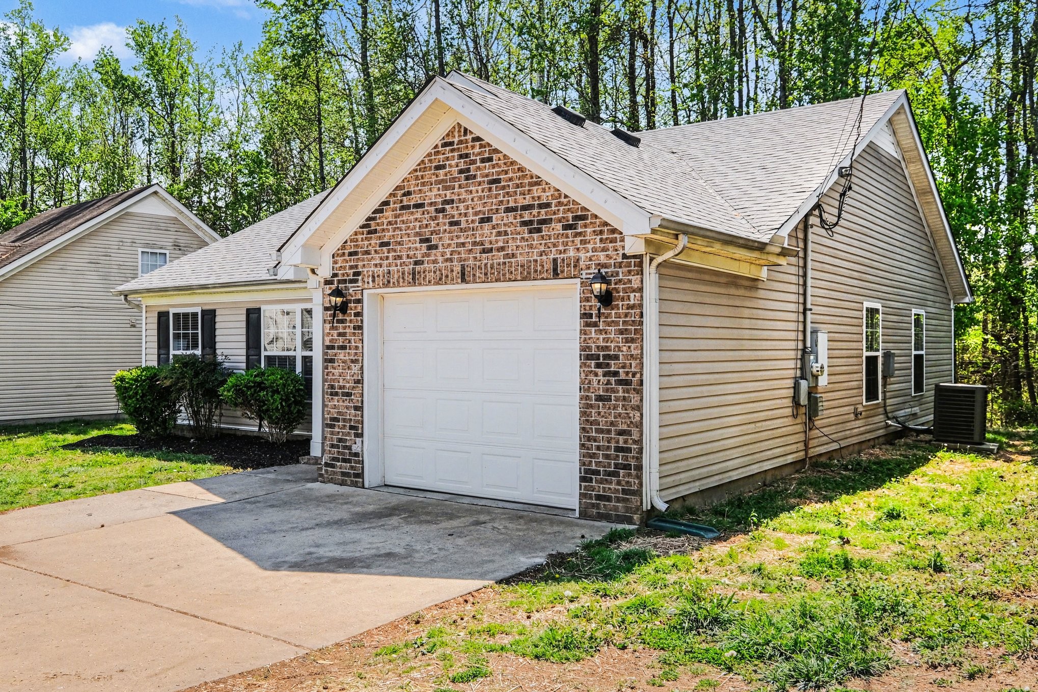 1375 E Nir Shreibman Boulevard La Vergne TN 37086