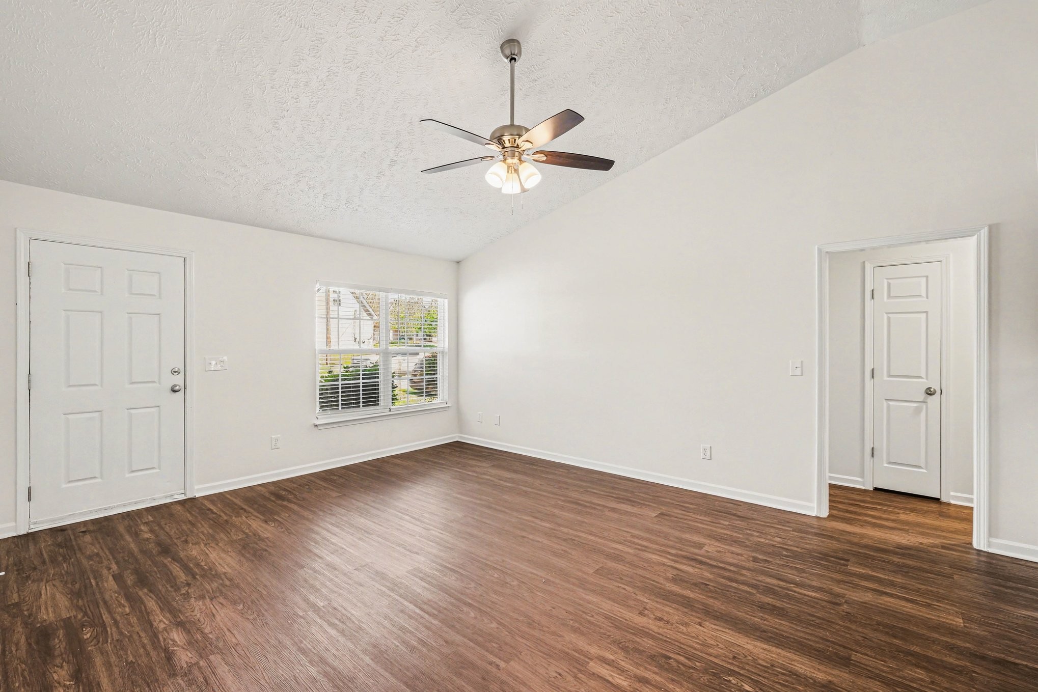 1375 E Nir Shreibman Boulevard La Vergne TN 37086