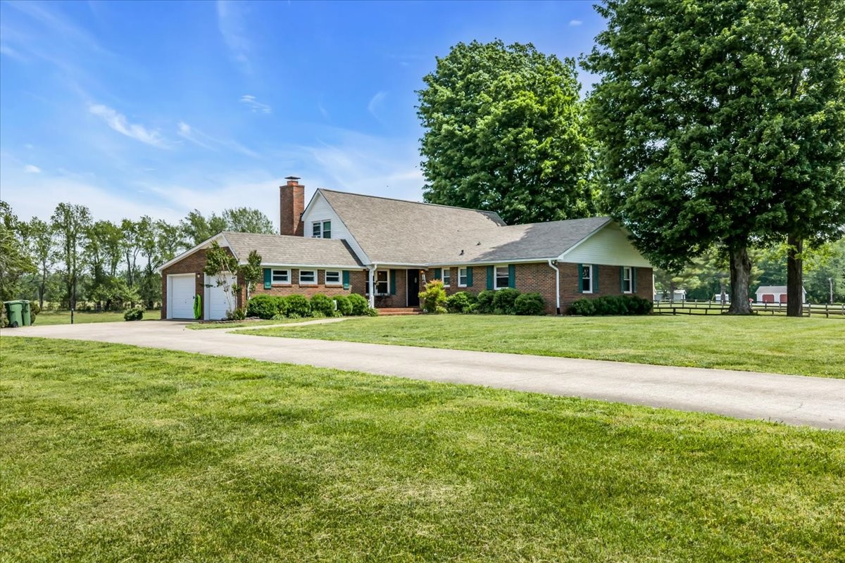 1555 Charles Bell Road Clarksville TN 37040