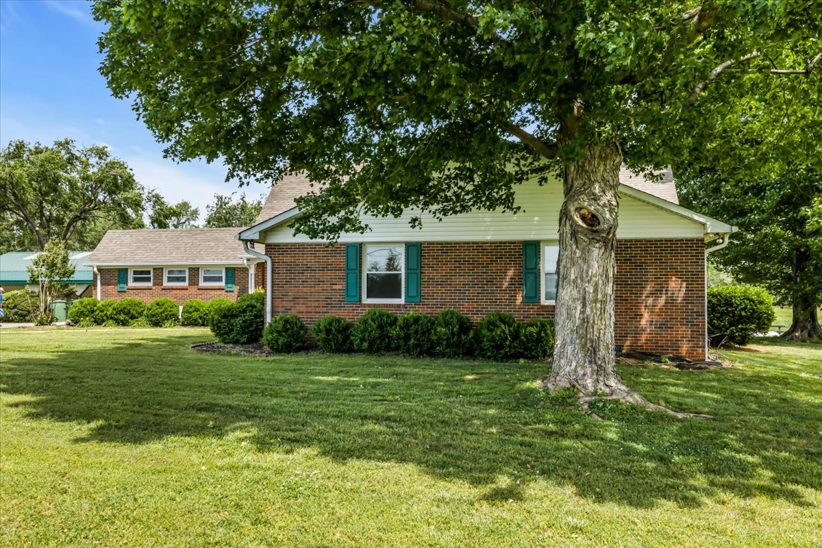 1555 Charles Bell Road Clarksville TN 37040