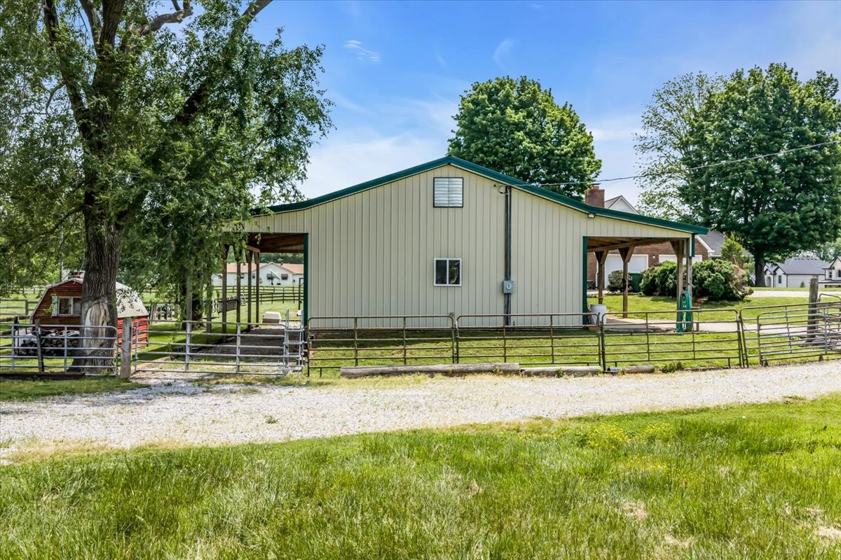 1555 Charles Bell Road Clarksville TN 37040