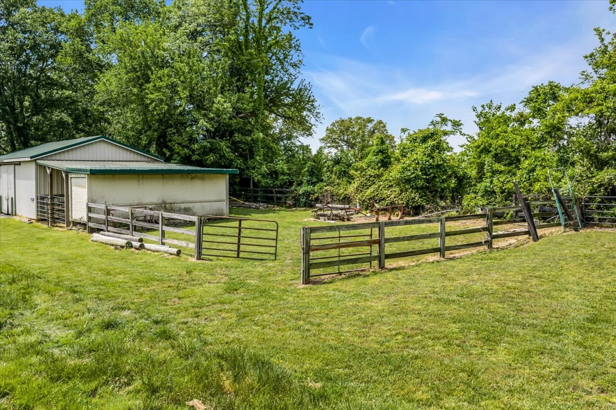1555 Charles Bell Road Clarksville TN 37040