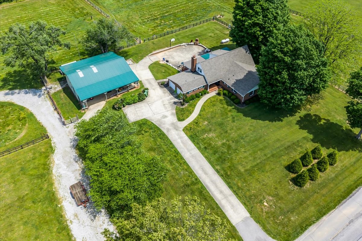 1555 Charles Bell Road Clarksville TN 37040