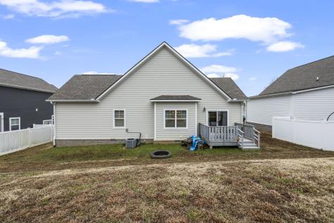 1007 Sycamore Ridge E Burns TN 37029