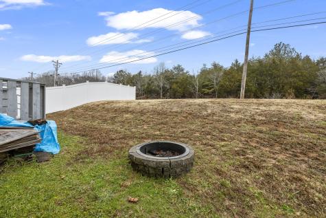 1007 Sycamore Ridge E Burns TN 37029