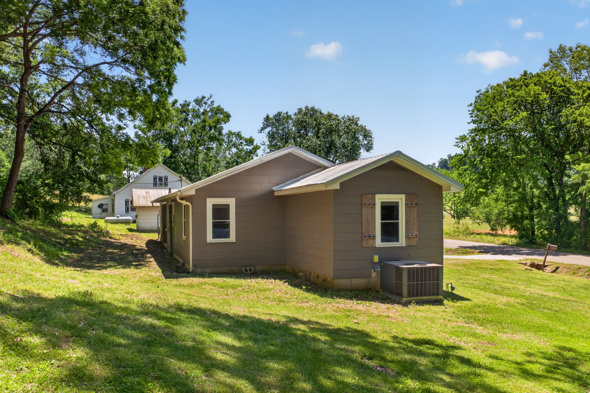 4854 Dry Fork Road Hampshire TN 38461