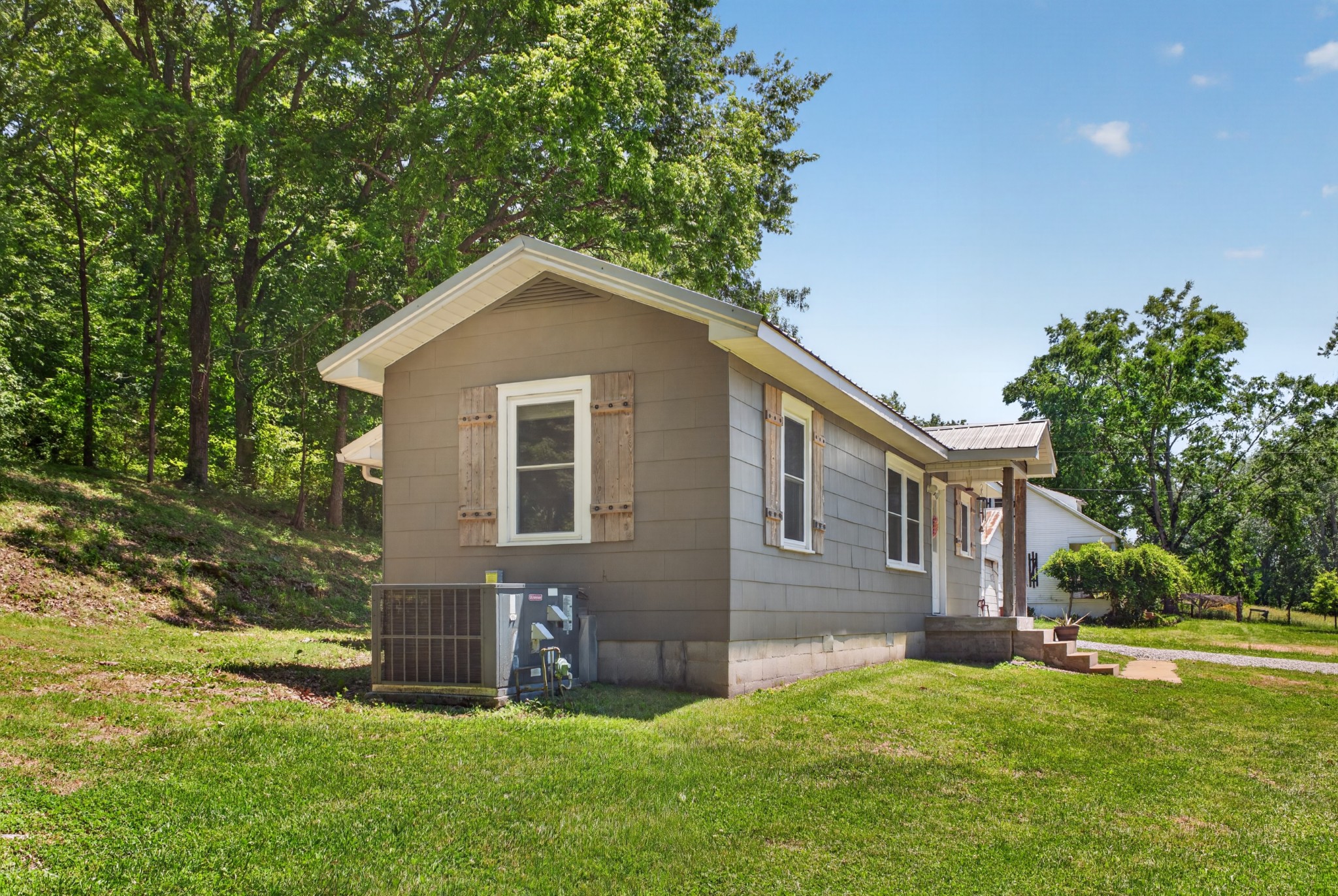 4854 Dry Fork Road Hampshire TN 38461