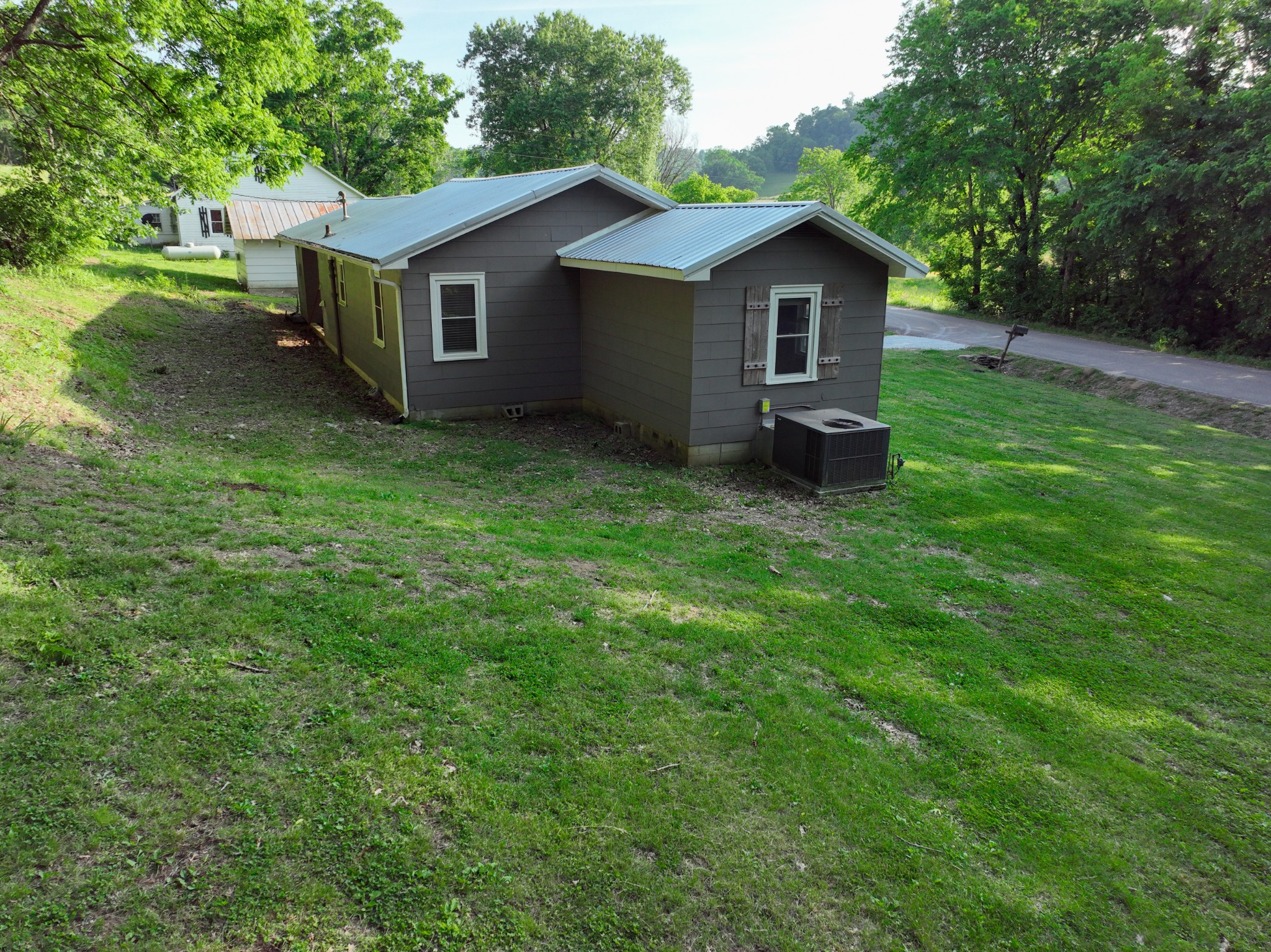 4854 Dry Fork Road Hampshire TN 38461